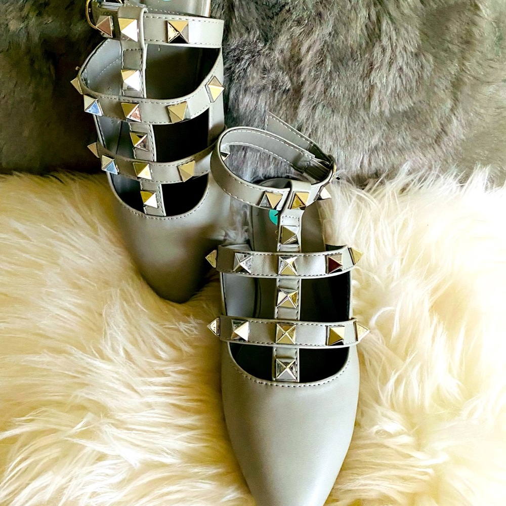 Color gray size 8.5 brand Nicole miler